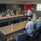Taller sobre història, art i ciència en els pergamins medievals, ahir a l’Arxiu Històric de Lleida. - PAU PASCUAL PRAT