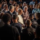 El momento de la llegada del Papa León XIV a Brians 1.