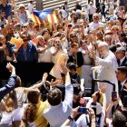 El Papa arriba a Montserrat entre l'expectació de milers de persones.