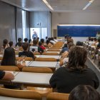 Estudiants, ahir dimarts abans d'iniciar les proves de la selectivitat.