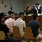 Els tres condemnats, ahir durant la vista de conformitat. - ACN / ROGER SEGURA