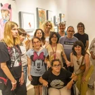 Els artistes protagonistes amb responsables d’Alba, l’Espai Guinovart i l’ajuntament. - LAIA PEDRÓS