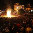 Nova baixada de les falles ahir a Sort, amb la participació de l’actor Sergi López. - EDGAR ALDANA