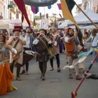 Danses en la cercavila d’ahir entre les parades del Mercat Medieval d’Almenar. - PAU PASCUAL PRAT