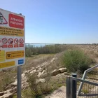 Els danys a l’escullera de Sant Salvador se sumen al lliscament a la zona del sobreeixidor. - E.B.D.