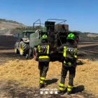 Imatge de l’incendi de l’Albi, que va obligar a tallar tres hores la línia d’alta velocitat. - JORDI BONILLA