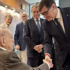Illa saludant Pujol amb Artur Mas durant l’acte celebrat a l’Arxiu Nacional de Catalunya. - ACN