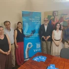 Els dos mediadors del servei (un a cada extrem), amb Alsinet, Morón, Larrosa i Marzo, a la Paeria. - SCD