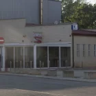 Al bar del Pavelló van forçar les portes d’accés però no van aconseguir consumar el robatori.