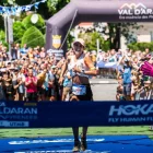 La donostiarra, en el moment de traspassar la línia de meta de Vielha com a vencedora. - HOKA VAL D’ARAN BY UTMB