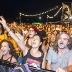 Alguns espectadors van esperar tres hores per estar a primera fila en el concert de Sopa de Cabra. - LAIA PEDRÓS