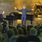 El pianista Jordi Castellà i el baríton Toni Marsol, ahir a la sala Sant Domènec de Cervera. - XAVIER SANTESMASSES