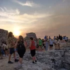 Desenes de visitants es van atansar al castell per veure els resultats del camp de treball. - LA NOVA DE CERVERA
