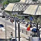 Prop de 2.000 veïns travessen cada dia la frontera per acudir als seus llocs de treball. - C.SANS