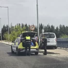 Al lloc va acudir la Guàrdia Urbana. - JORDI ECHEVARRIA