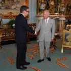 El rei Carles III dona la benvinguda a Andy Burnham. - AARON CHOWN / PA WIRE / DPA