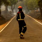 Desesperació i impotència entre els desallotjats, acollits en poliesportius. - EFE