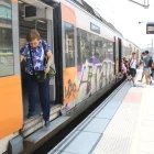Un tren ahir en una andana a l’estació de Montcada i Reixac. - ACN