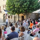 La plaça de la Font de la Figuerosa es va omplir dissabte d’acrobàcies amb Circ Pistolet. - AJUNTAMENT DE TÀRREGA
