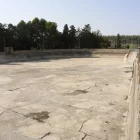 Les instal·lacions de l’antiga bassa d’aigua potable, ara en desús, a la zona alta d’Almenar. - AMADO FORROLLA