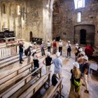 La visita al monestir durant la presentació del Pla d'actuacions
