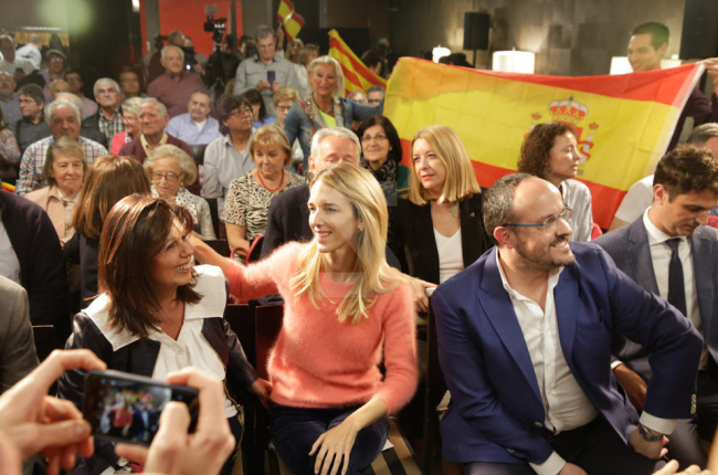Acusa Pedro Sánchez de fer una política basada en el “divideix i venceràs” i defensa la Constitució