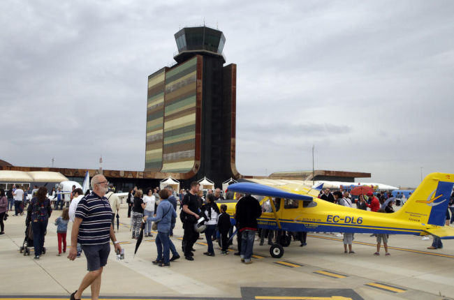 La plataforma de l’aeroport de Lleida-Alguaire es va omplir ahir de visitants en la jornada cabdal del Lleida Air Challenge 2018.