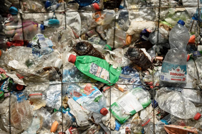Organismos, empresas y ONG declaran la guerra al plástico más allá de las bolsas