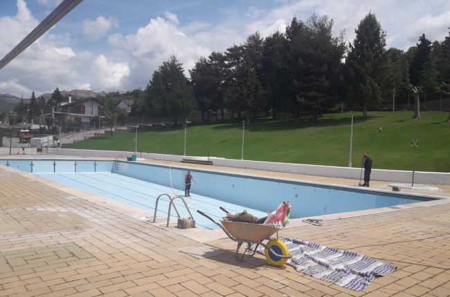 Los trabajos que se están llevando a cabo en las piscinas.