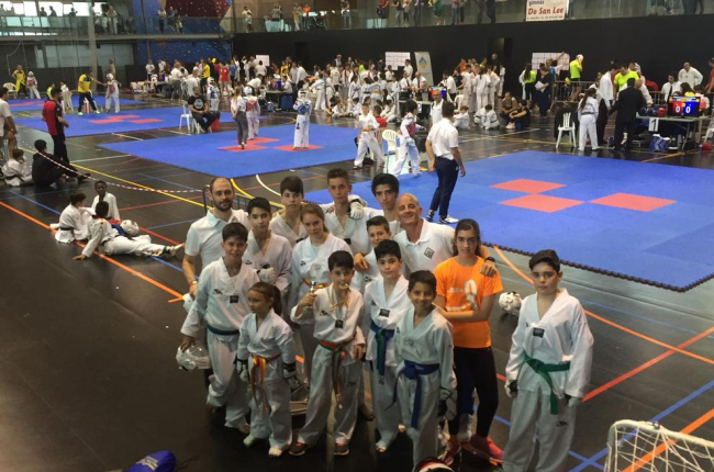 Quinze medalles per al CN Lleida en el Provincial de taekwondo