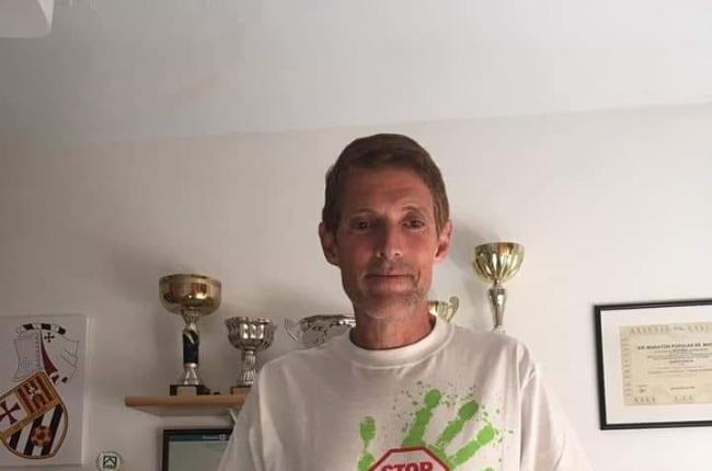 Miquel Solé, con una camiseta que conciencia sobre la ELA.