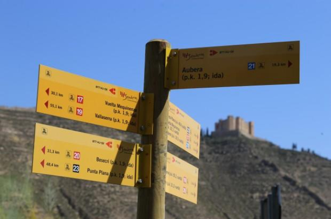 Un dels indicadors de les rutes de BTT de Mequinensa.