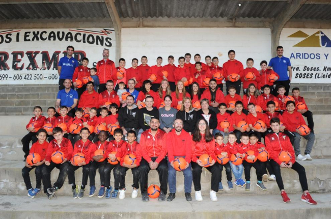Un momento de la presentación, el pasado fin de semana, de los equipos de la Escola de Futbol de Ponent.