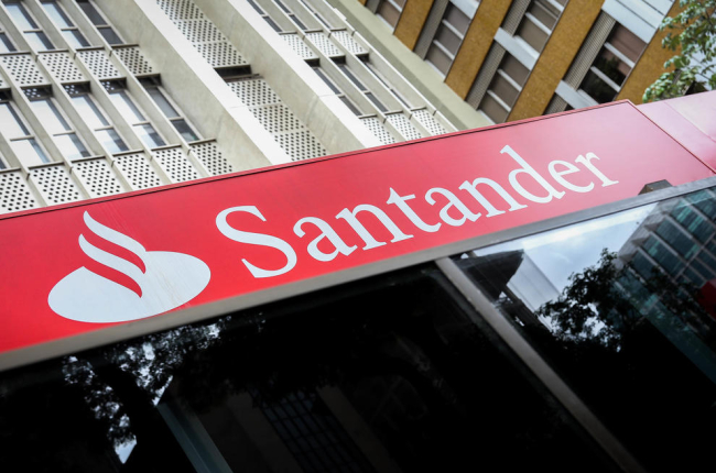 Façana d’una sucursal del Banc Santander.