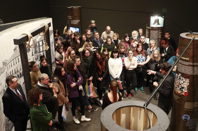 El coordinador y comisario Pau Castell presentó ayer en el Museu de Lleida la exposición itinerante.