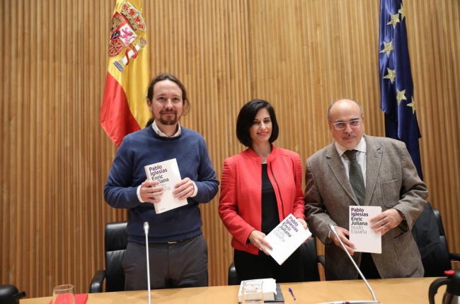 Iglesias presentó en el Congreso su libro “Nudo España” que escribió el año pasado.
