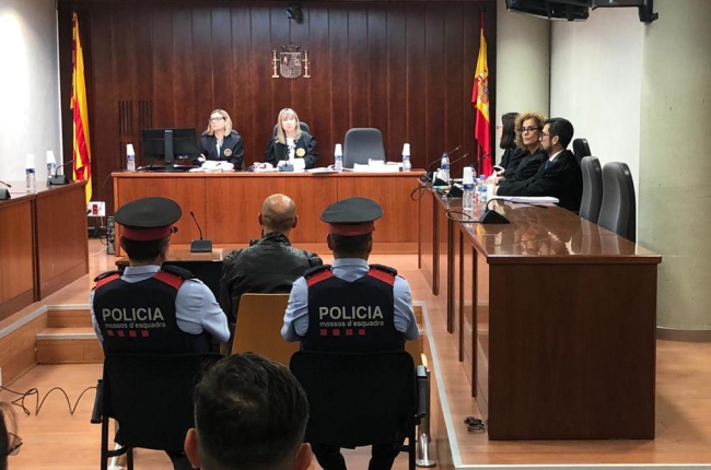 L'acusat pel crim d'Acadèmia, aquest dilluns a l'Audiència de Lleida en la primera jornada de judici.