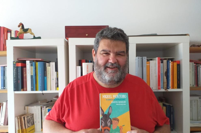 El escritor mallorquín Sebastià Bennassar presentó ayer vía telemática su libro sobre Miquel Montoro.