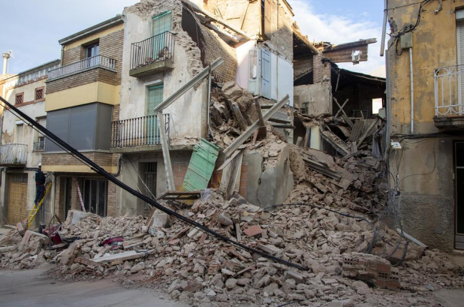 Imagen del derrumbe de una casa de Bellpuig en marzo.