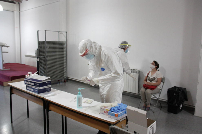 La unidad móvil instalada en Alcarràs efectuó 380 PCR y 64 test serológicos.