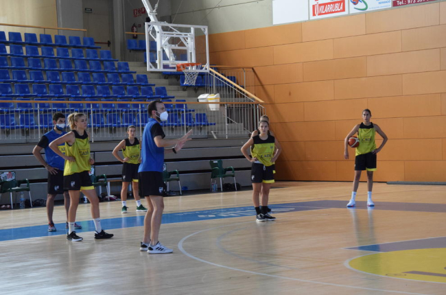 Bernat Canut, la setmana passada dirigint un dels primers entrenaments de la plantilla.