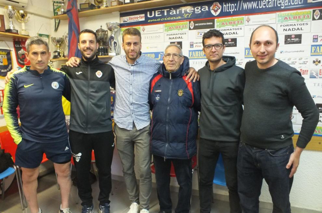 Edu Berrocal, tercero por la izquierda, con el cuerpo técnico.