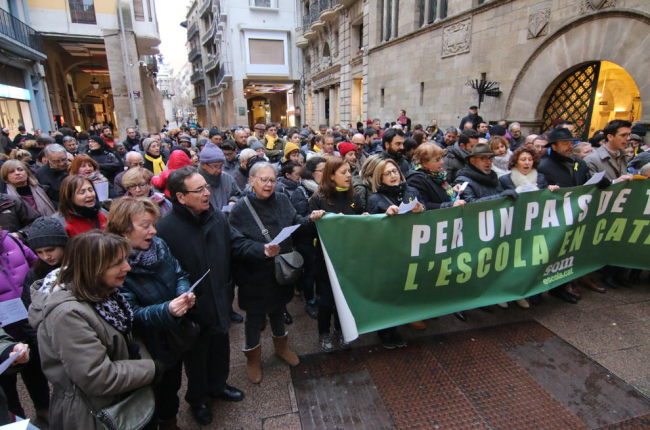 Imagen de archivo de una manifestación a favor de la inmersión lingüística en la plaza Paeria. 