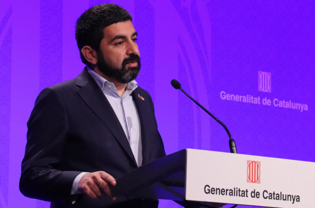 El conseller de Treball, Afers Socials i Famílies, Chakir el Homrani, en una roda de premsa.