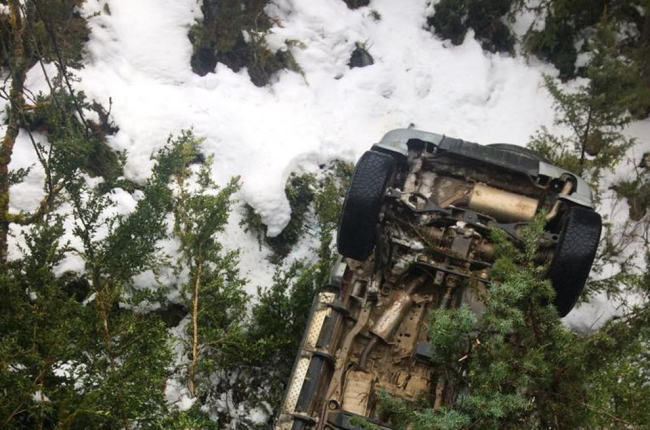Vista del vehículo accidentado ayer en Bellver de Cerdanya.