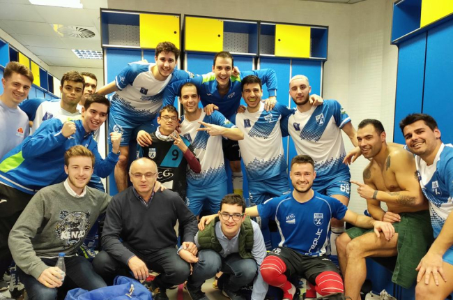 El equipo listado celebró el brillante empate en el vestuario del Palau Blaugrana.