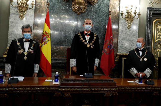 Lesmes y Felipe VI, ayer, durante la apertura del año judicial.