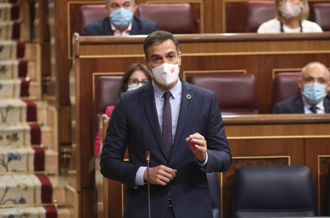Pedro Sánchez durante una de sus intervenciones ayer en el Congreso de los Diputados.