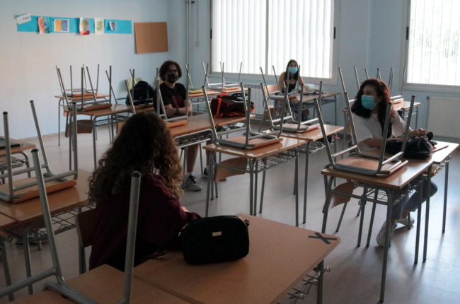 Pocos alumnos en el retorno a las aulas en los institutos de Lleida