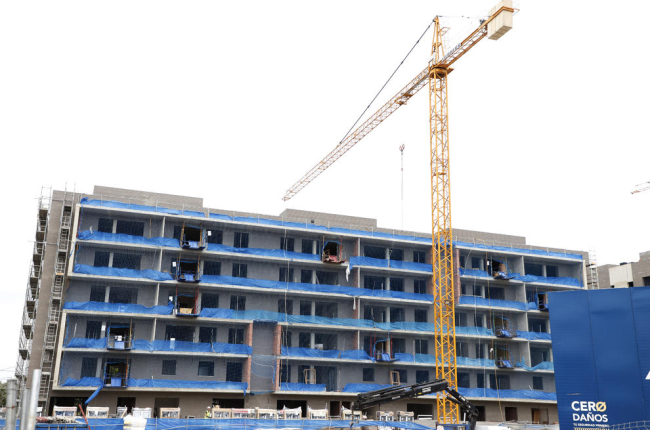 Un edificio de viviendas en obras en el barrio de La Bordeta la semana pasada.